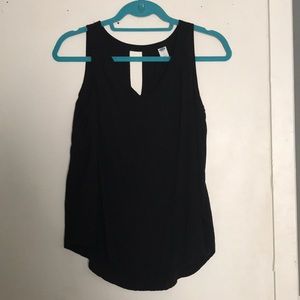 Relaxed lightweight sleeveless v-neck top